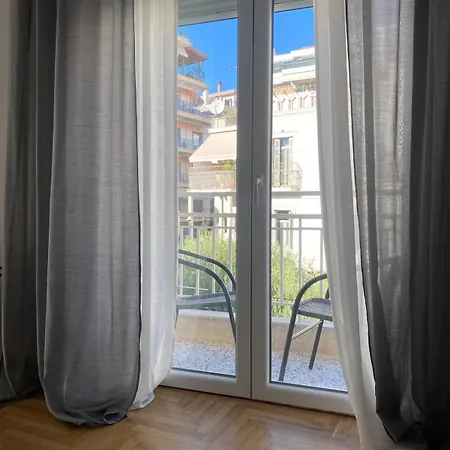 Happy Apartment, 아파트