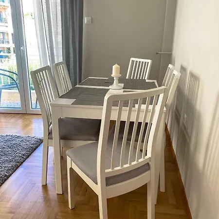 Happy Apartment, 아파트