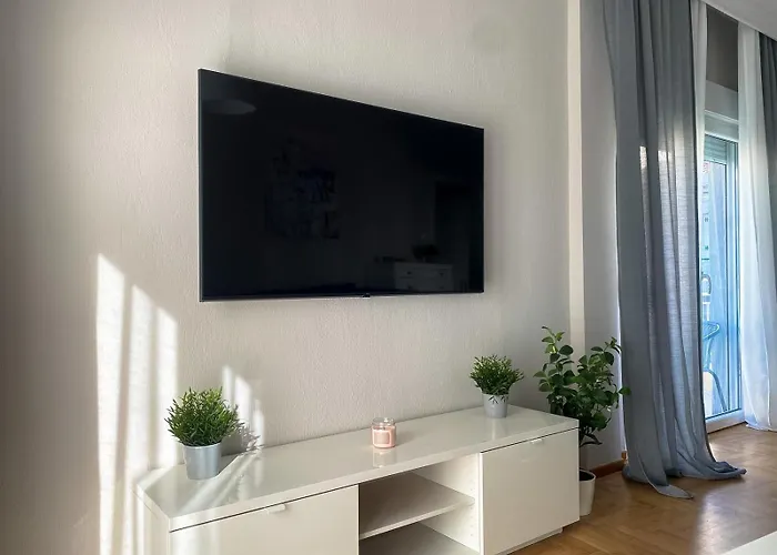 Happy Apartment, アパート カヴァラ